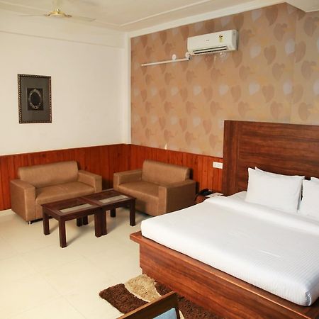 Red Apple Hotel Sangrur Ngoại thất bức ảnh